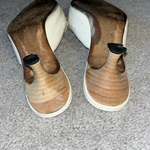 Manolo Blahnik white kitten heel slides - Picture 6 of 8